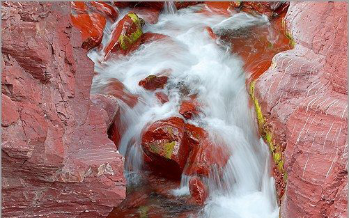 roche rouge dans la vallée du cians